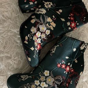 Loreida ankle booties -just fab